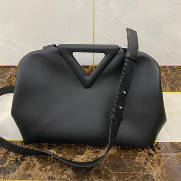 TRIANGLE HANDLE BAG 31 IN BLACK LAMBSKIN House Of Sarah