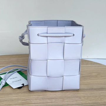SMALL CASSETTE BUCKET 18 IN PALE PURPLE CALFSKIN House Of Sarah Bags