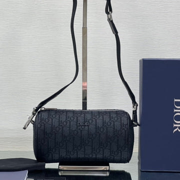 ROUND BUCKET 21 BAG IN BLACK OBLIQUE JACQUARD House Of Sarah