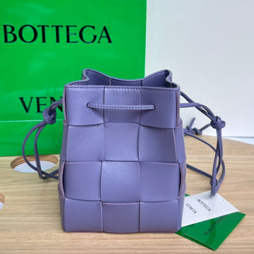 SMALL CASSETTE BUCKET 18 IN ULTRA VIOLET CALFSKIN by House Of Sarah
