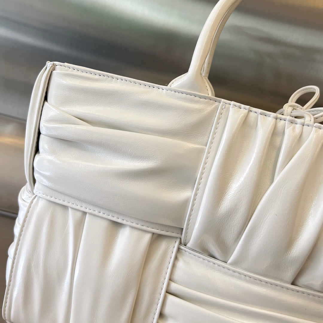 SMALL ARCO TOTE 30 IN WHITE SOFT LAMBSKIN House Of Sarah Bags