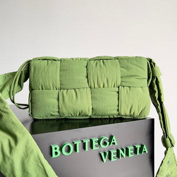 BV CASSETTE 32 BAG IN GREEN FERN POLYAMIDE House Of Sarah
