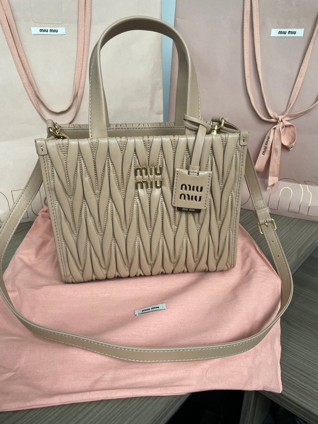 MATELASSÉ TOTE BAG 24 IN BEIGE LAMBSKIN House Of Sarah