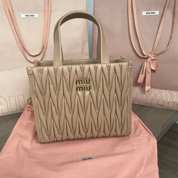 MATELASSÉ TOTE BAG 24 IN BEIGE LAMBSKIN House Of Sarah