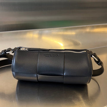 SMALL CYLINDER CASSETTE 21 IN BLACK CALFSKIN House Of Sarah Bags