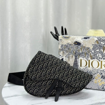 SADDLE 28 BAG IN BLACK OBLIQUE JACQUARD House Of Sarah