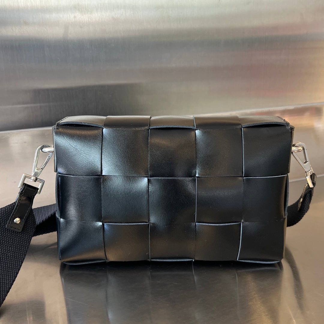 CASSETTE 23 BLACK CALFSKIN WITH VERSATILE STRAP House Of Sarah