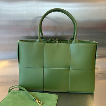 ARCO TOTE 36 IN GLADE GREEN CALFSKIN House Of Sarah