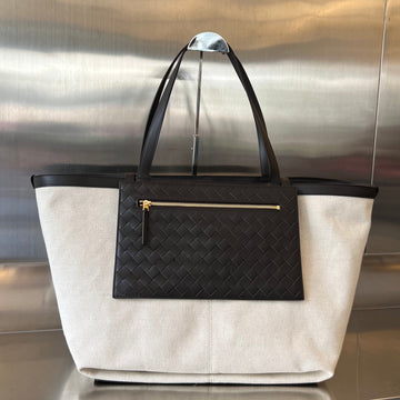 FLIP FLAP 38 IN WHITE CANVAS AND BLACK CALSKIN House Of Sarah Bags