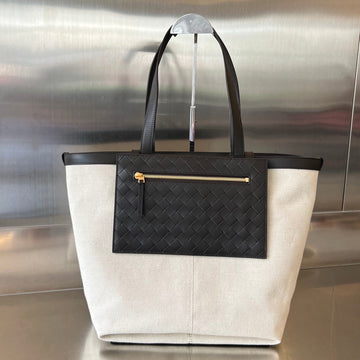 FLIP FLAP 30 IN WHITE CANVAS AND BLACK CALSKIN by House Of Sarah