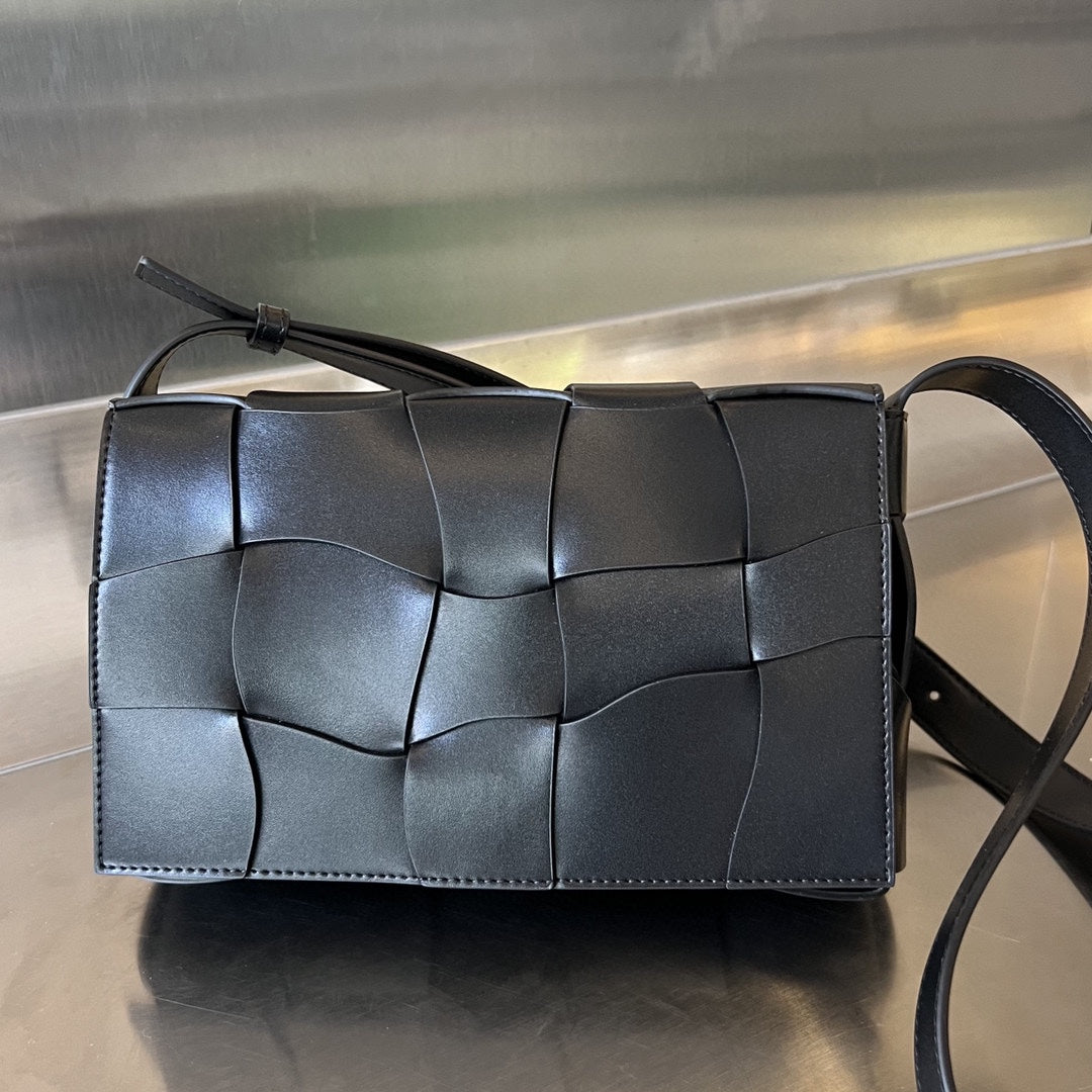 CASSETTE 23 IN BLACK CALFSKIN WITH WAVY PATTERN House Of Sarah