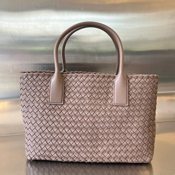 SMALL CABAT 32 IN SADDLE BROWN LAMBSKIN House Of Sarah