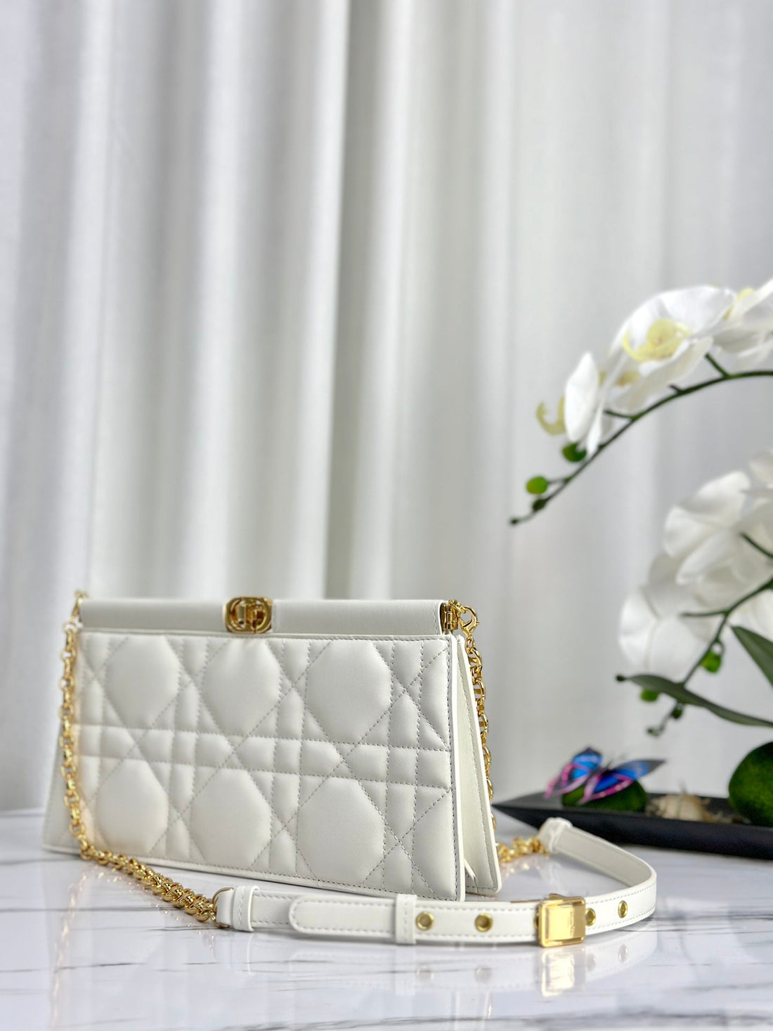 CHAIN CLUTCH 27 BAG IN WHITE LAMBSKIN By House Of Sarah