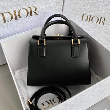BOSTON 20 HANDBAG IN BLACK CALFSKIN House Of Sarah