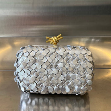 GOLDEN KNOT 19 IN SILVER LAMBSKIN House Of Sarah