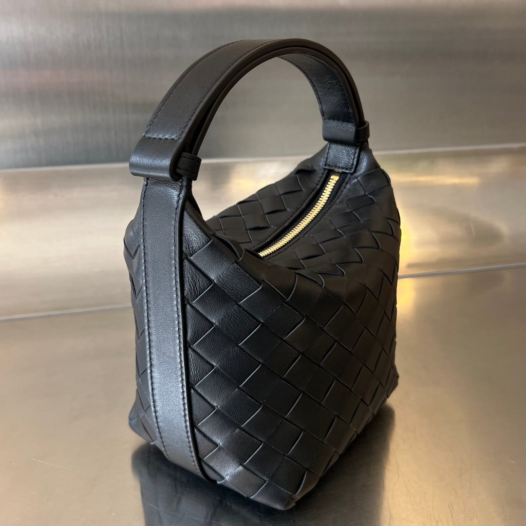 CANDY WALLACE 17 IN BLACK CALFSKIN House Of Sarah