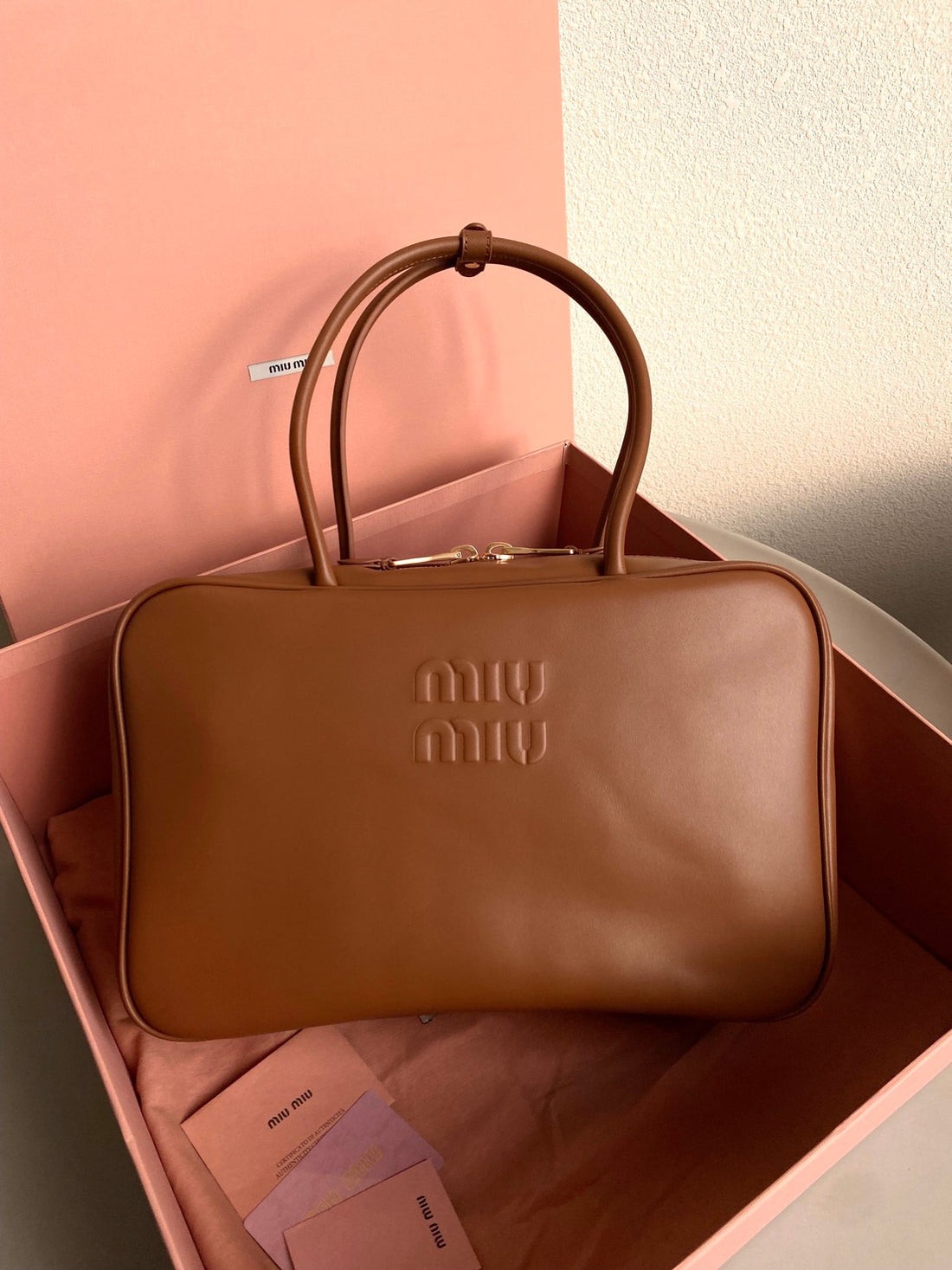 BEAU BAG 34 IN CARAMEL BROWN LEATHER House Of Sarah