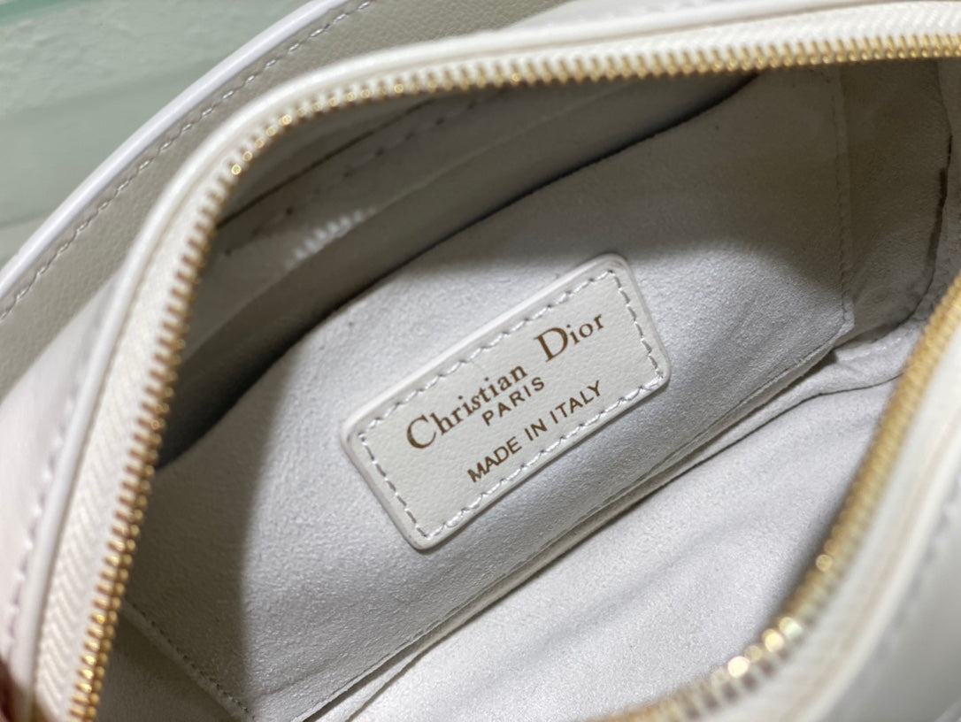 CARO BOX BAG 19 IN WHITE QUILTED MACROCANNAGE CALFSKIN House Of Sarah