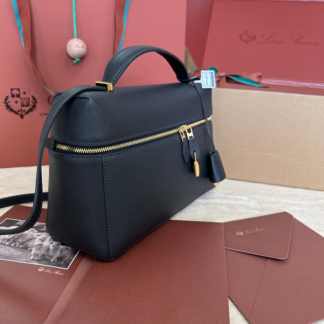 EXTRA BAG L27 IN BLACK GRAINED CALFSKIN WITH GOLD HARDWARE House Of Sarah