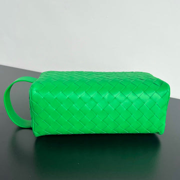 INTRECCIATO CLUTCH 26 IN MALACHITE GREEN CALFSKIN by House Of Sarah