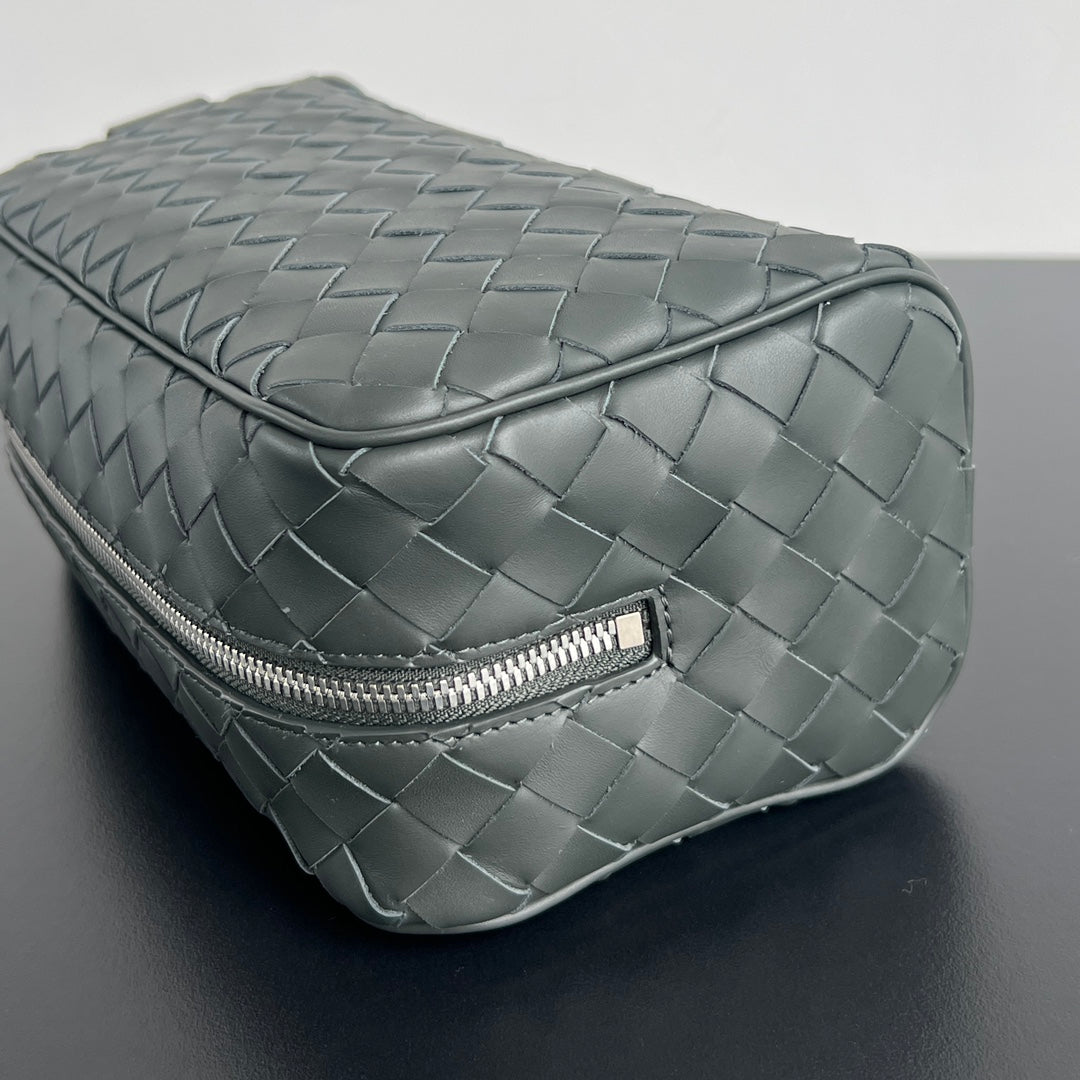 INTRECCIATO CLUTCH 26 IN CORDUROY GRAY CALFSKIN House Of Sarah
