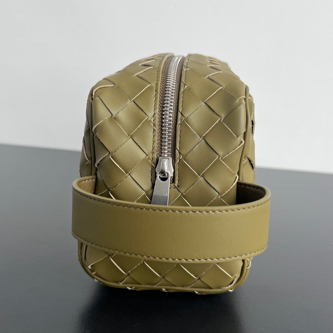 INTRECCIATO CLUTCH 26 IN BARLEY CORN CALFSKIN House Of Sarah
