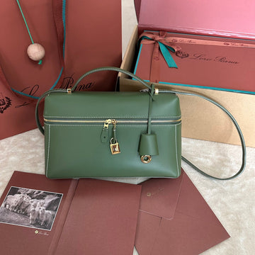 EXTRA BAG L27 IN JUNGLE GREEN SMOOTH CALFSKIN WITH GOLD HARDWARE by House Of Sarah