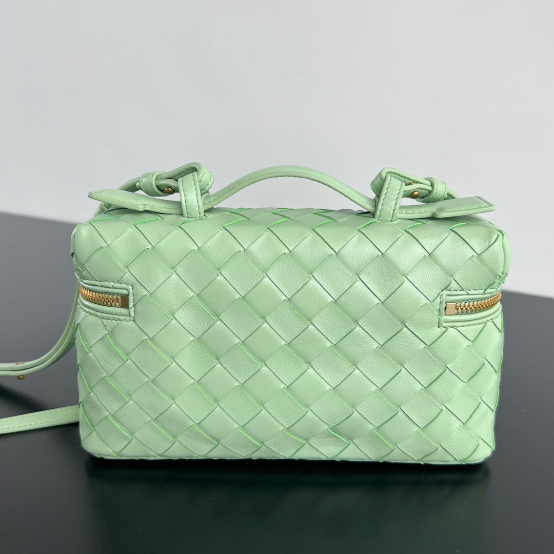 BANG BANG 22 VANITY CASE IN LIGHT GREEN CALFSKIN House Of Sarah