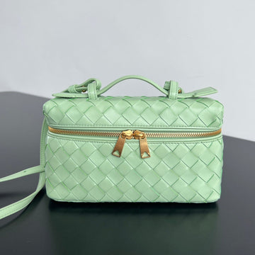BANG BANG 22 VANITY CASE IN LIGHT GREEN CALFSKIN House Of Sarah