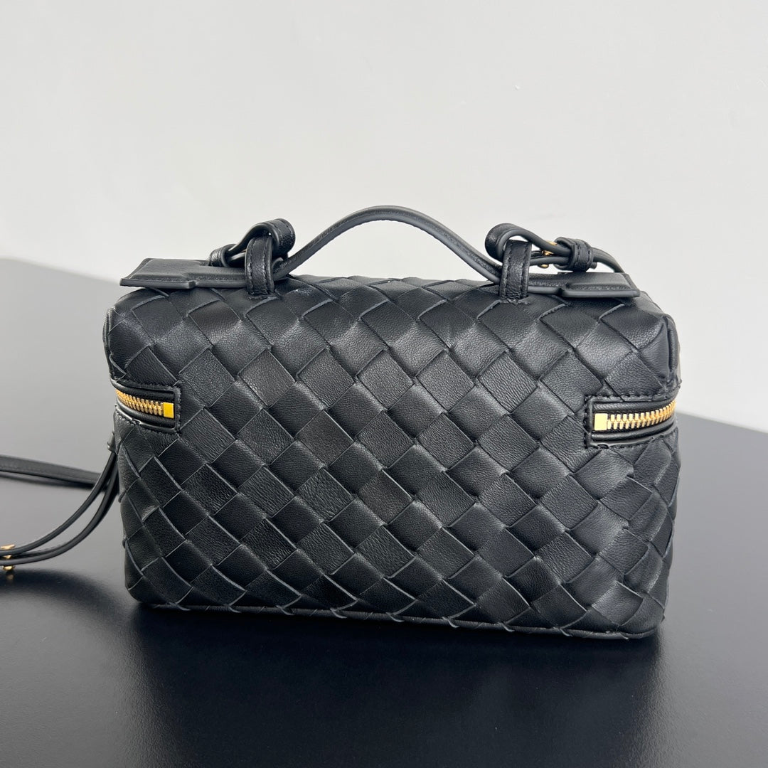 BANG BANG 22 VANITY CASE IN BLACK CALFSKIN by House Of Sarah