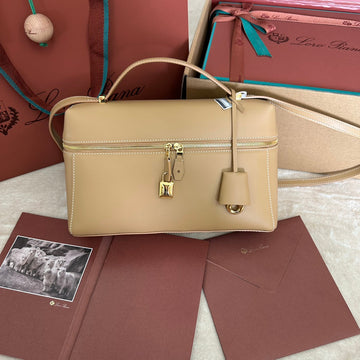 EXTRA BAG L27 IN PEANUT BROWN SMOOTH CALFSKIN WITH GOLD HARDWARE House Of Sarah