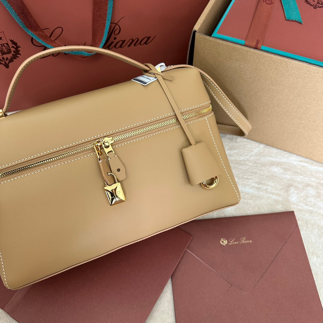 EXTRA BAG L27 IN PEANUT BROWN SMOOTH CALFSKIN WITH GOLD HARDWARE House Of Sarah
