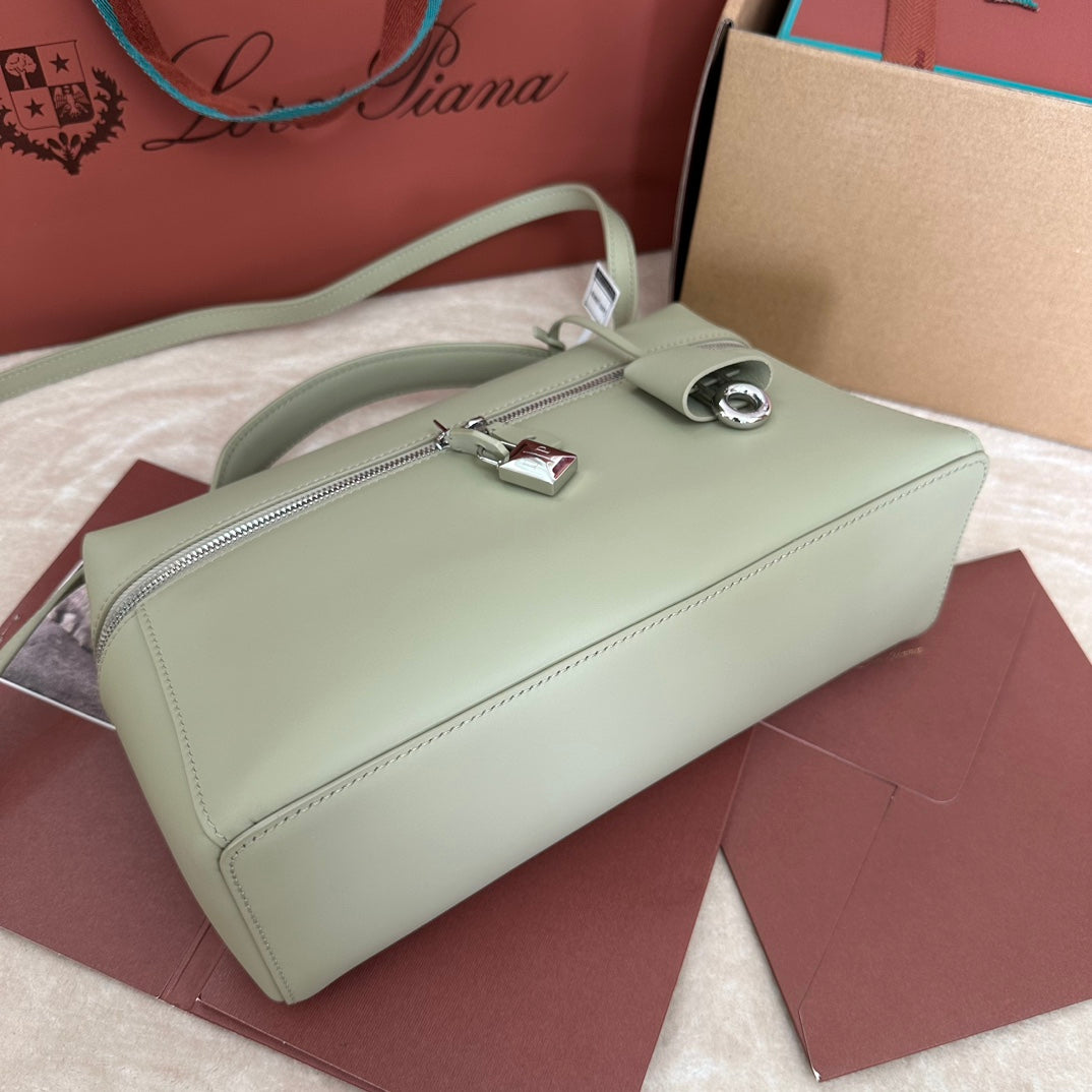 EXTRA BAG L27 IN PASTEL GREEN SMOOTH CALFSKIN WITH SILVER HARDWARE House Of Sarah Bags