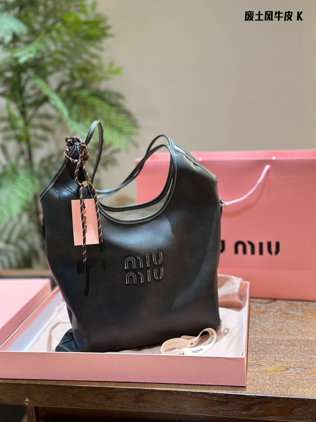 TOTE 30 HANDBAG IN BLACK CALFSKIN House Of Sarah