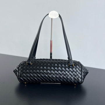 SHOULDER BAG 37 IN BLACK LAMBSKIN by House Of Sarah