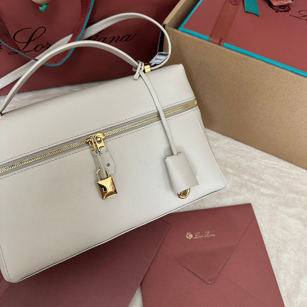 EXTRA BAG L27 IN WHITE SMOOTH CALFSKIN WITH GOLD HARDWARE by House Of Sarah