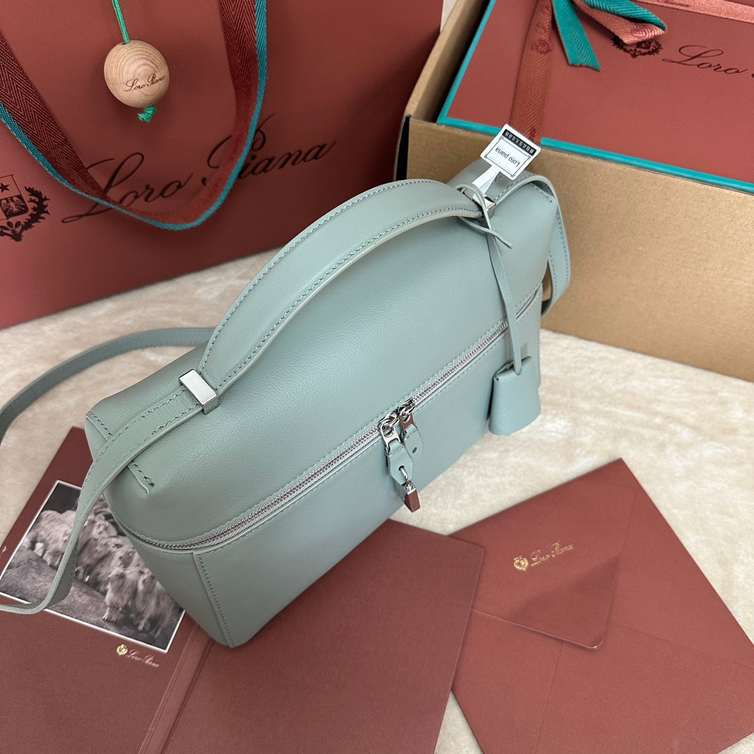 EXTRA BAG L27 IN POWDER BLUE SMOOTH CALFSKIN House Of Sarah
