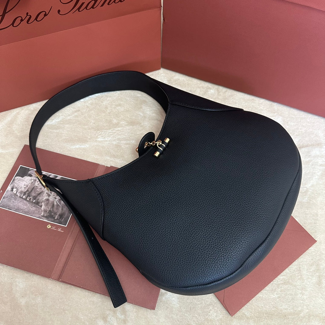 BOHouse Of SarahIN SHOULDER BAG 32 IN BLACK CALFSKIN WITH GOLD HARDWARE