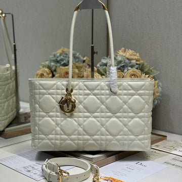 MEDIUM 37 TOUJOURS BAG IN WHITE MACROCANNAGE LAMBSKIN House Of Sarah