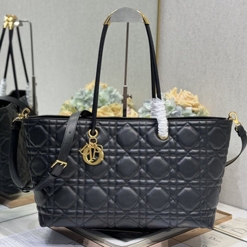 LARGE 41 TOUJOURS BAG IN BLACK MACROCANNAGE LAMBSKIN 221056 House Of Sarah