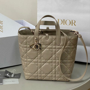 MEDIUM TOUJOURS BUCKET BAG 22 IN BEIGE CANNAGE CALFSKIN House Of Sarah Bags