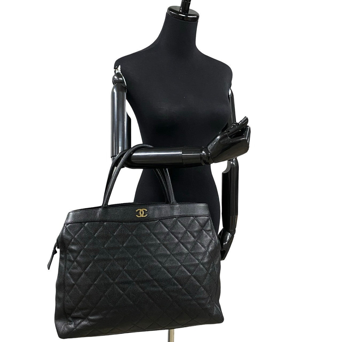 CHANEL Handbag Matt caviar skin black Matrasse