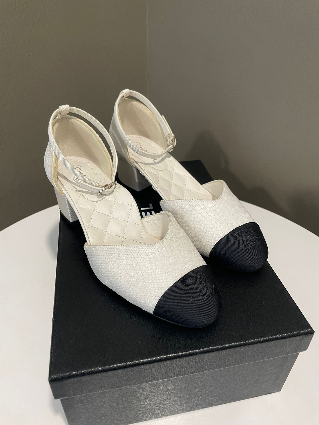 Chanel Slingback Ballet White Sequin / Black Size 37.5 C