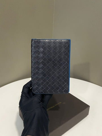 Bottega Veneta Intrecciato Passport Case Black / Blue