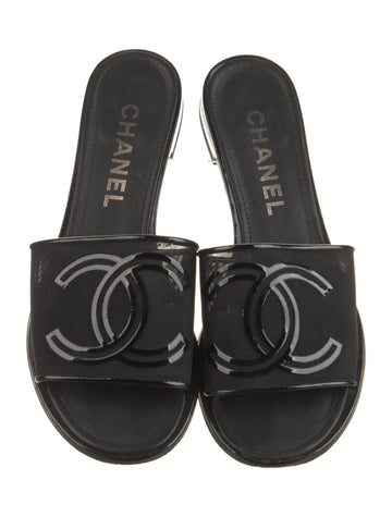 CHANEL 21S MESH PATENT LEATHER CC LOGO SLIDE SANDALS