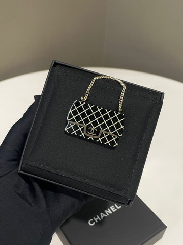 Chanel 19P Cc Flap Bag Brooch Black Gold Resin