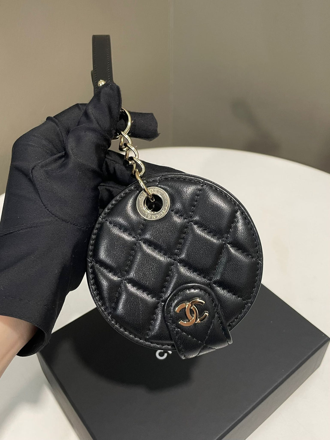 Chanel 20C Travel Round Luggage Tag
Black Lambskin