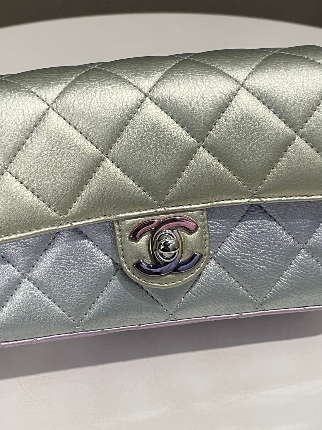 Chanel 21K Cc Flap Clutch Ombre Mermaid iridescent Rainbow