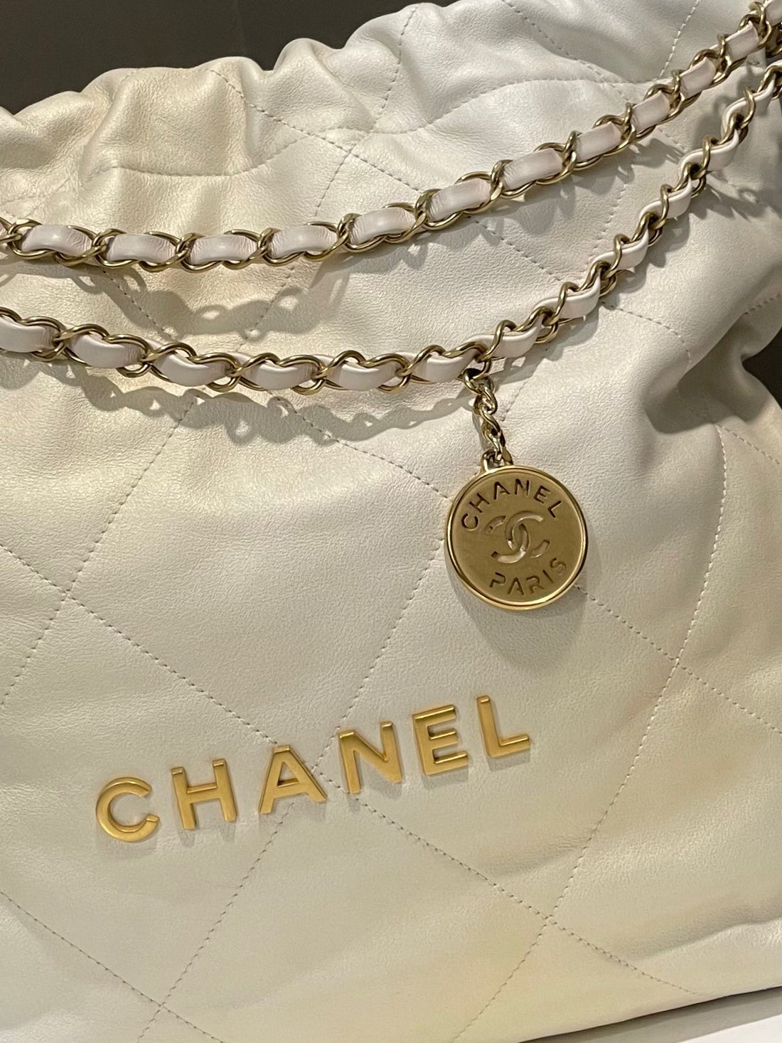 Chanel 22 Medium Pearly Champagne / Ivory Ombre