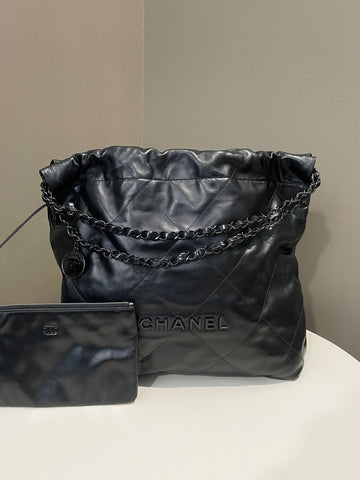 Chanel 22 Medium So Black